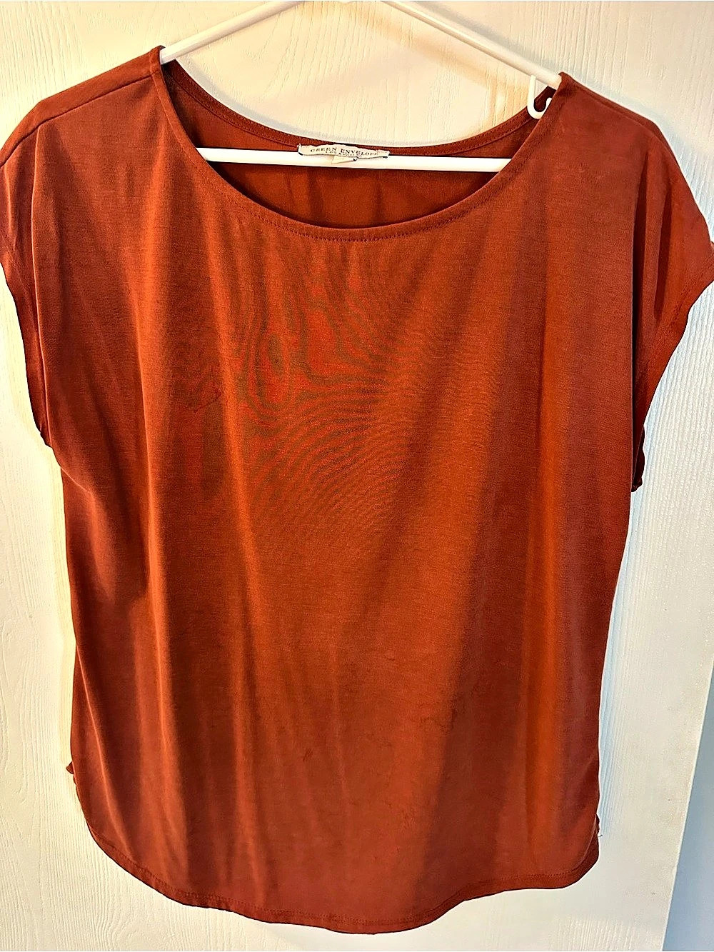Green Envelope Short Sleeve Top in Deep OrangeSize Medium